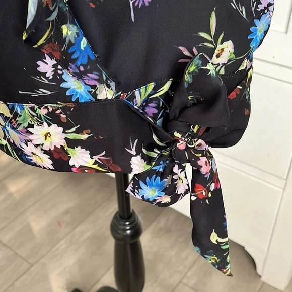 PARKER Floral Short Sleeve Ruffle Wrap Blouse, Size M - Picture 5 of 14